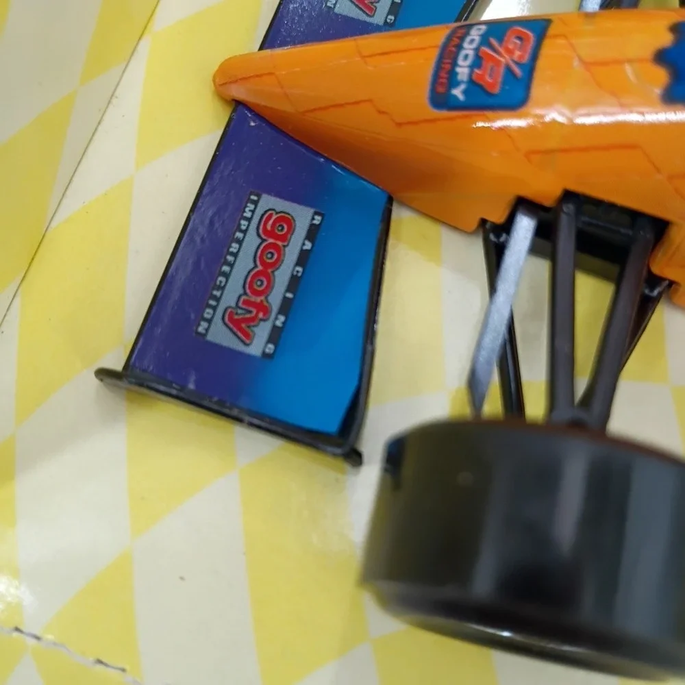 Bburago 1:24 Diecast Disney Formula Goofy Racing Car Burago Read